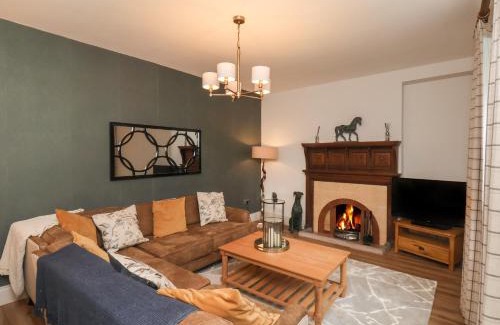Easington House | Pet-Friendly Retreat at Low Moor - 4-Star Comfort Awaits