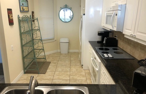 Navarre Beach Condo | Guest Rated: 10/10 with Beachfront Service & Pool Access