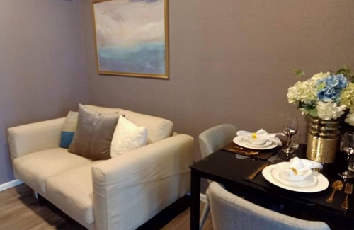 Chom Phon Apartment | Convenient Low Rise Condominium Near Morchit BTS & Jatujak