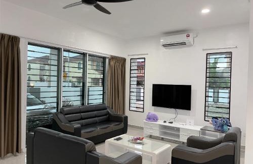 Kampung Tembok House | Guest Rated 10/10: Mountainville Semi-D Bungalow for All