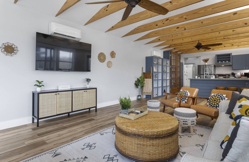 Waveland House | Beachside Retreat: 10/10 Rated with Hot Tub & Fire Pit