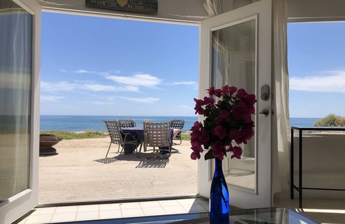 Las Conchas House | Oceanfront Retreat with Dual Master Suites & Pool Access
