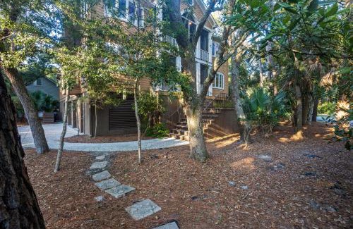 West Beach House | Family-Friendly Getaway at 374 Low Oak Woods Hotel