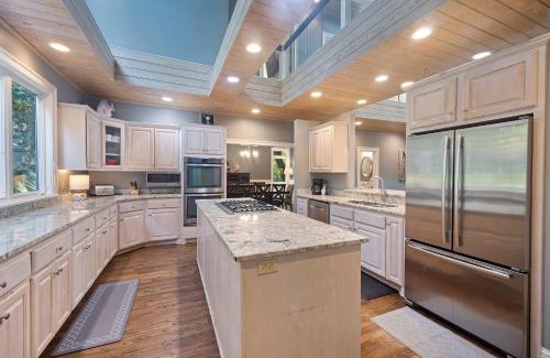 West Beach House | Family-Friendly Getaway at 374 Low Oak Woods Hotel