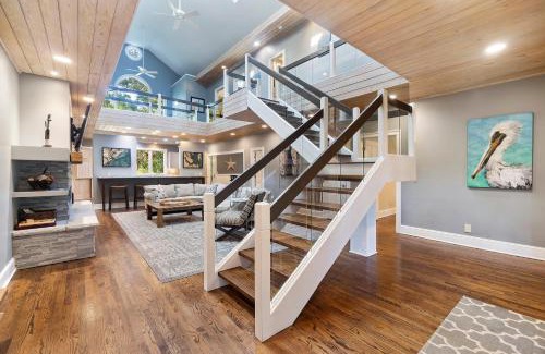 West Beach House | Family-Friendly Getaway at 374 Low Oak Woods Hotel
