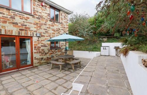 Polruan House | Pet-Friendly Haven: Lowarth Chi, 4-Star & Guest Rated 10/10