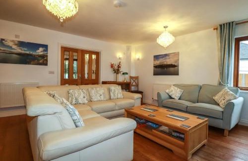 Polruan House | Pet-Friendly Haven: Lowarth Chi, 4-Star & Guest Rated 10/10