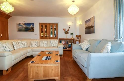 Polruan House | Pet-Friendly Haven: Lowarth Chi, 4-Star & Guest Rated 10/10