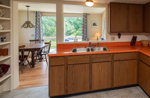 Orrs Island Cottage | Cozy Lowell's Cove Cottage: 2BR with Oceanfront Views