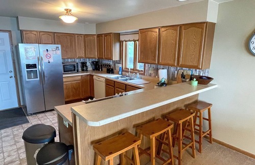 Tomahawk House | Guest Rated 10/10: Lake View Lodge at Hickey Ave