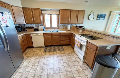 Tomahawk House | Guest Rated 10/10: Lake View Lodge at Hickey Ave
