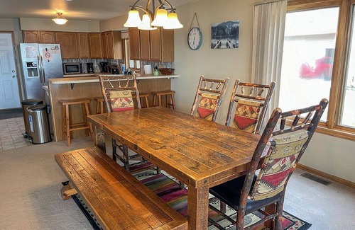 Tomahawk House | Guest Rated 10/10: Lake View Lodge at Hickey Ave