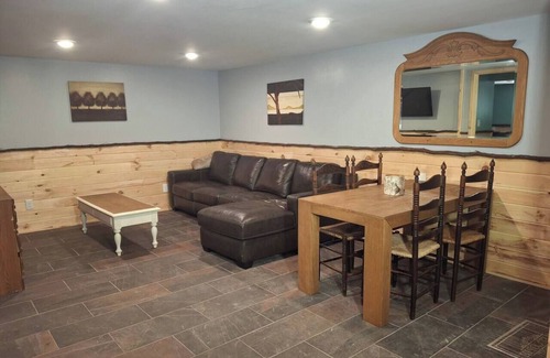 Spencer Apartment | Lower creekside ReTREEt