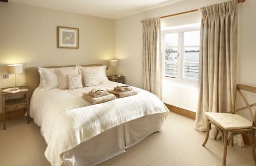 Todenham Cottage | Lower Farmhouse - a charming farmhouse sleeping 10 guests