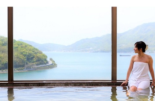 Shodoshima House | Lower floors 3rd and 4th floor Corner twin room / Shozu-gun Kagawa