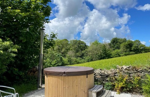 Bodmin Ski Chalet | Relax at Lower Hill Cottage with a Swedish Hot Tub