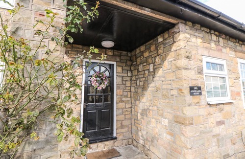 Chinley Cottage | Welcoming Lower Lane House: Pet-Friendly with Breakfast