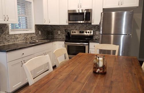 Saint Patrick House | Discover Lower Lodge at Oak Hollow - Ideal for Families & Pets