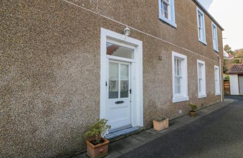 Airth House | Experience Comfort at Lower Neuk - 4-Star & Child Friendly