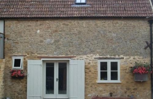 Crewkerne Bed & Breakfast | Discover Lower Severalls Farmhouse: Pet-Friendly Retreat