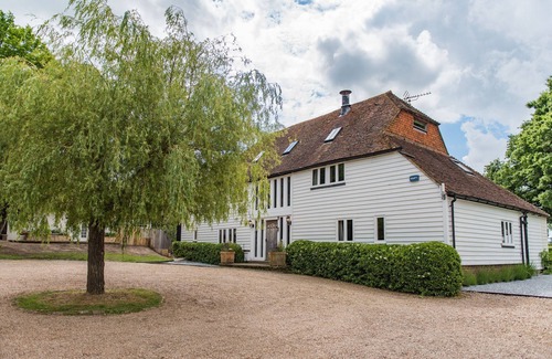 Cranbrook House | Spacious Lower Standen Farmhouse with Private Pool for 13