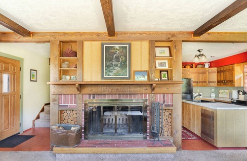 Stanley Cabin | Lower Stanley Lodge: Sleeps 13 with Sweeping Mountain Views