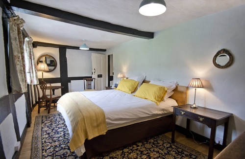 Walford Bed & Breakfast | Guest Rated 10/10: Lower Wythall B&B with Family Amenities