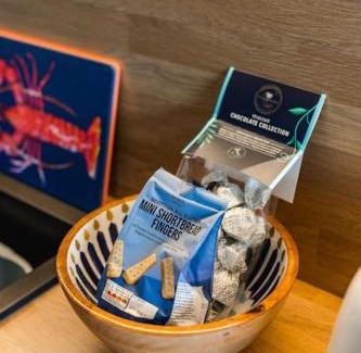 Grimsby Ski Chalet | Pet-Friendly Retreat at Lowfield Lodge & Hot Tub by the Beach