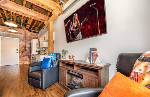 Nashville Cottage | Lowkey - Pool & Gym - Mins to Broadway