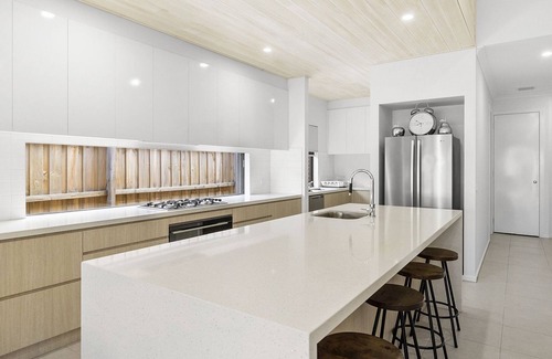 Torquay House | Exceptional Lowtide Five Bedroom with Ocean View & Pool