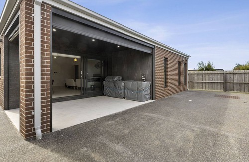 Torquay House | Exceptional Lowtide Five Bedroom with Ocean View & Pool
