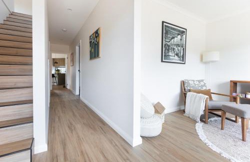 Brown Hill House | Discover Loxi's Retreat: Family and Pet-Friendly Getaway