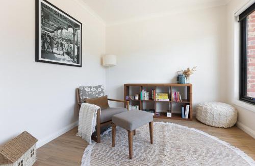 Brown Hill House | Discover Loxi's Retreat: Family and Pet-Friendly Getaway