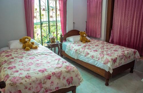 Ayutthaya Bed & Breakfast | Discover Loy Manee House: 9.3/10 Rated Family Retreat