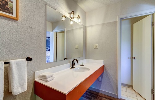Salida Hotel | Relax at Loyal Duke Lodge: Eco-Friendly Retreat with Spa