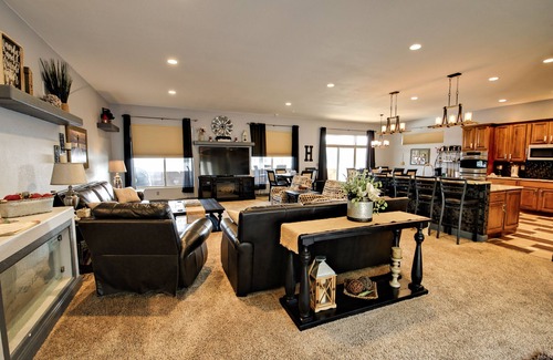 Roach House | Ideal LOZ Family Fun Lakefront Home with Pool & Spa