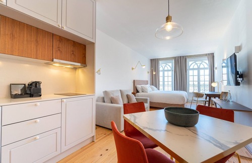 Old Town Apartment | Stunning Sé Apartamentos: Ocean View Studio with Spa