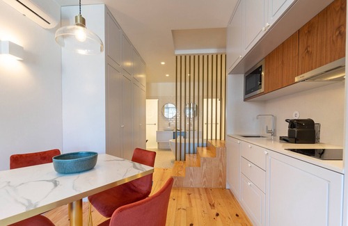 Old Town Apartment | Stunning Sé Apartamentos: Ocean View Studio with Spa