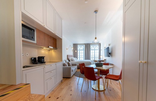 Old Town Apartment | Stunning Sé Apartamentos: Ocean View Studio with Spa