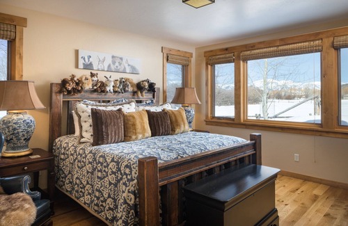 South Park House | Nature Retreat with Breathtaking Views and Top Amenities