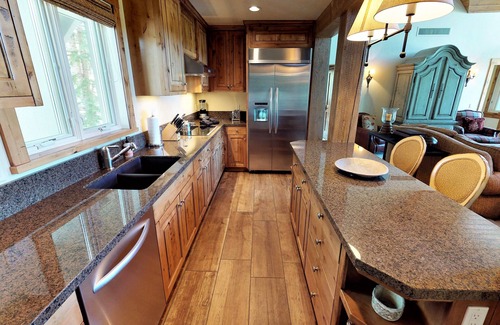 Teton Pines Condo | Charming Teton Pines Condo with Spa and Breakfast Included