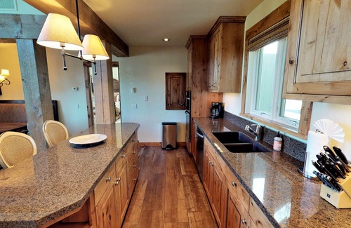 Teton Pines Condo | Charming Teton Pines Condo with Spa and Breakfast Included