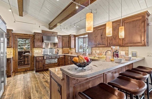 Jackson Hole House | Experience Breathtaking Mountain Views in a Peaceful Retreat