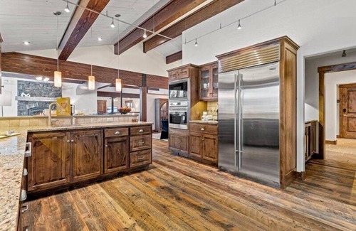 Jackson Hole House | Experience Breathtaking Mountain Views in a Peaceful Retreat