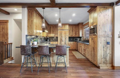 Copper Mountain House | Ultimate Retreat at The Chalet: Family & Pet-Friendly Getaway