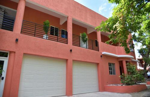 Montego Bay Apartment | LS Stonethrow - Emerald Cottage