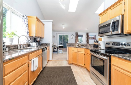 West Lake Stevens House | Inviting Villa with Hot Tub and Private Pool Retreat