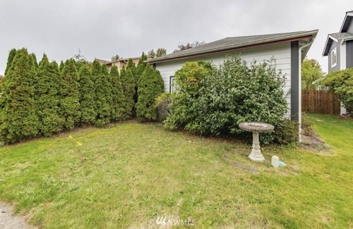 West Lake Stevens House | Inviting Villa with Hot Tub and Private Pool Retreat