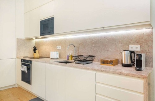Bairro Alto Apartment | Family-Friendly Apartment in Bairro Alto with Spa & Kitchen