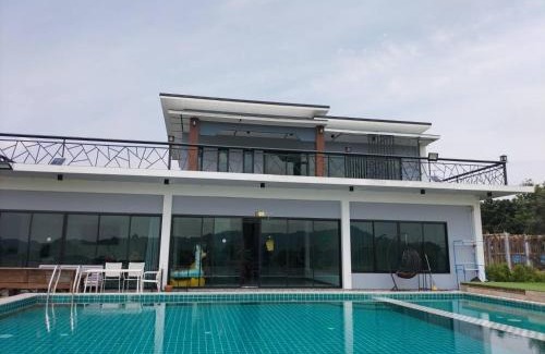 Khanong Phra Villa | Relaxing Family Retreat at Lsarl Pool Villa อิฏฐ์สรี